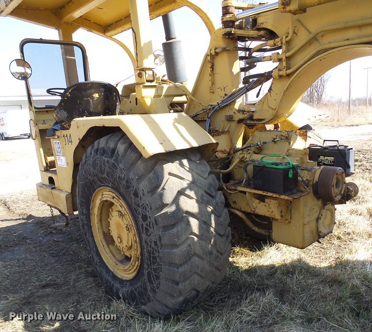 image for item DL0862 Caterpillar  water wagon