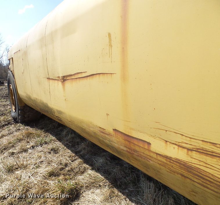 image for item DL0862 Caterpillar  water wagon