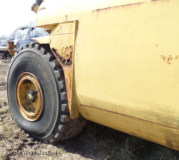 image for item DL0862 Caterpillar  water wagon