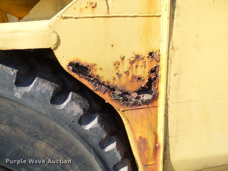 image for item DL0862 Caterpillar  water wagon