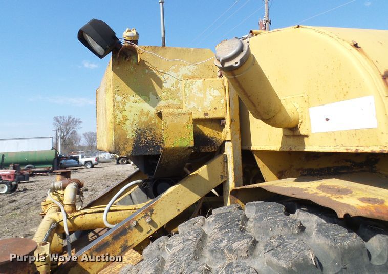 image for item DL0862 Caterpillar  water wagon