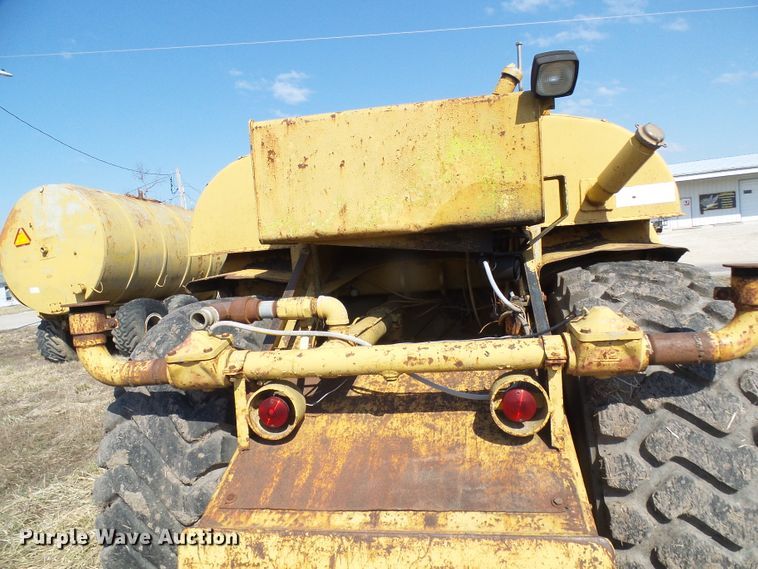 image for item DL0862 Caterpillar  water wagon
