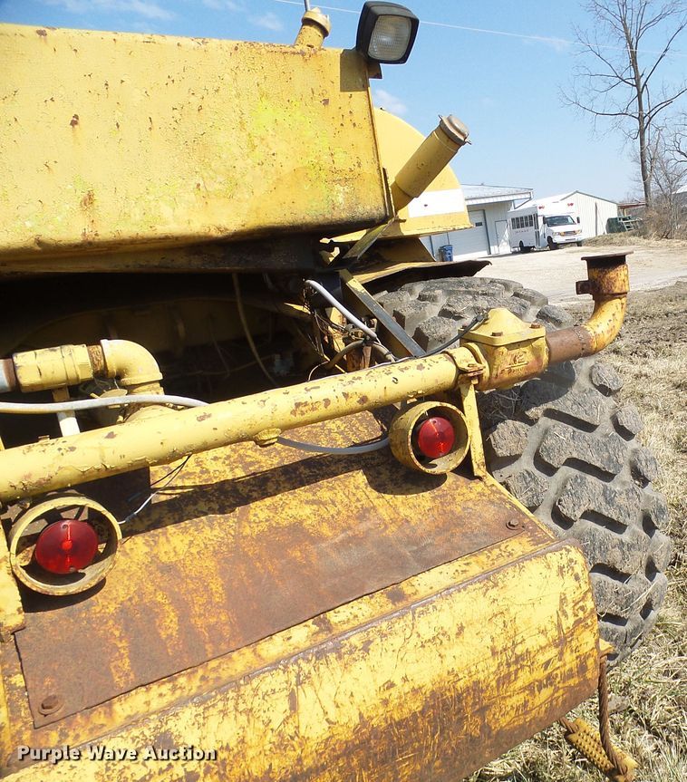 image for item DL0862 Caterpillar  water wagon