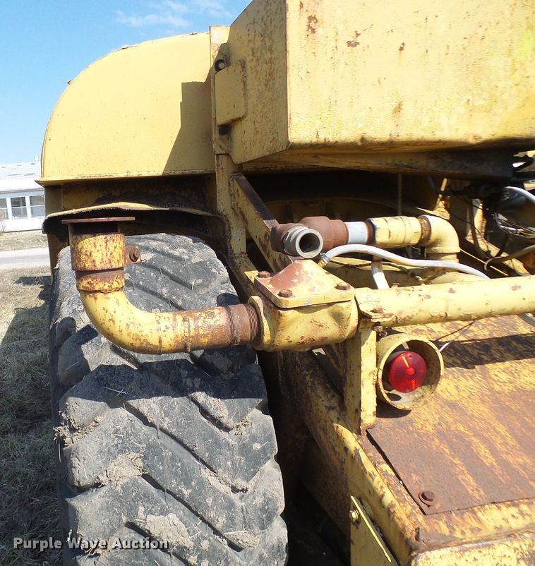 image for item DL0862 Caterpillar  water wagon