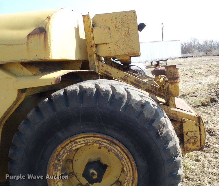 image for item DL0862 Caterpillar  water wagon