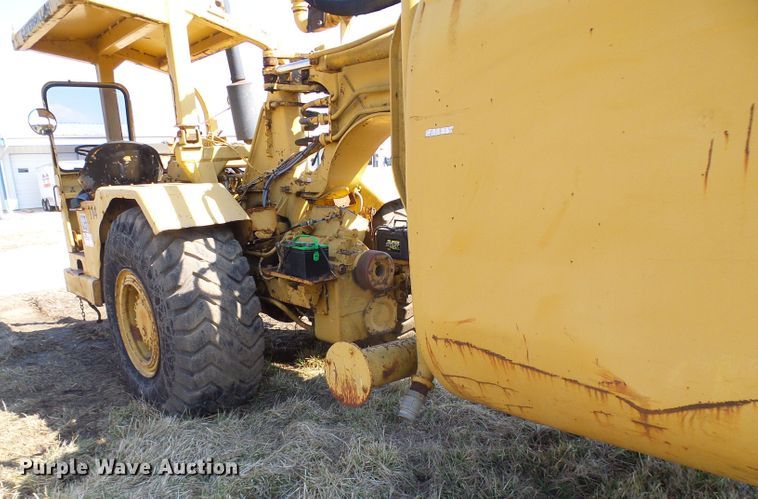 image for item DL0862 Caterpillar  water wagon