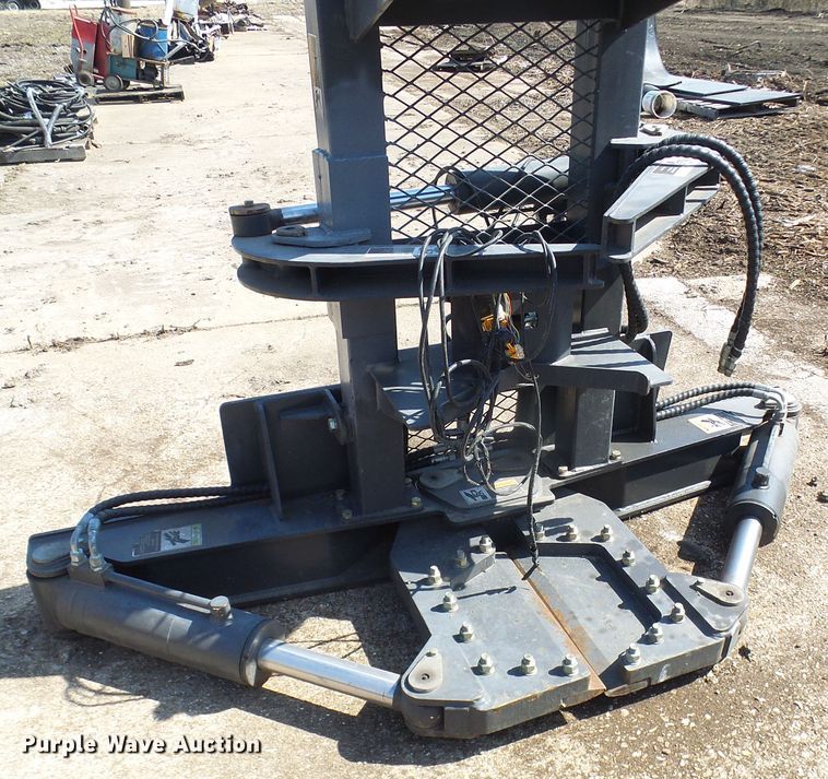 image for item DL0866 Skid steer tree sheer