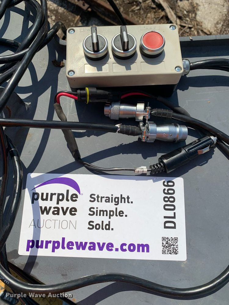 image for item DL0866 Skid steer tree sheer