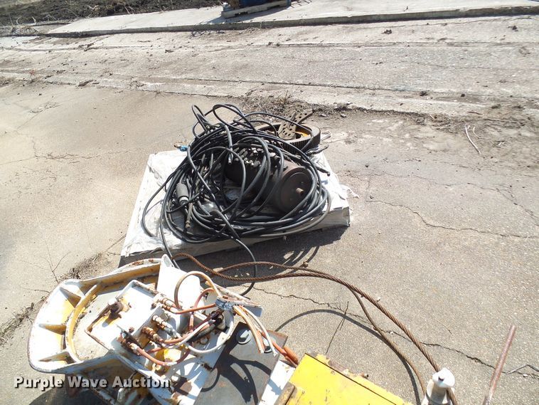 image for item DL0871 Powers Pole Master 86-611  crane