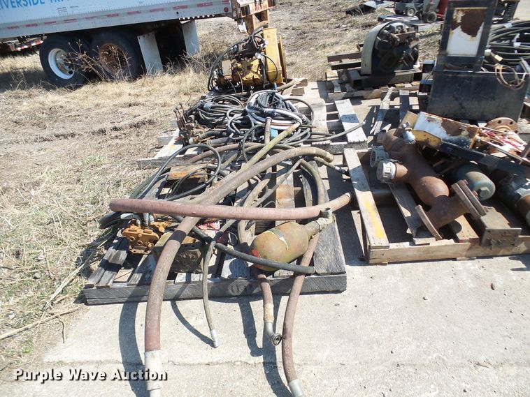 image for item DL0873 Assorted hydraulic hoses and pumps