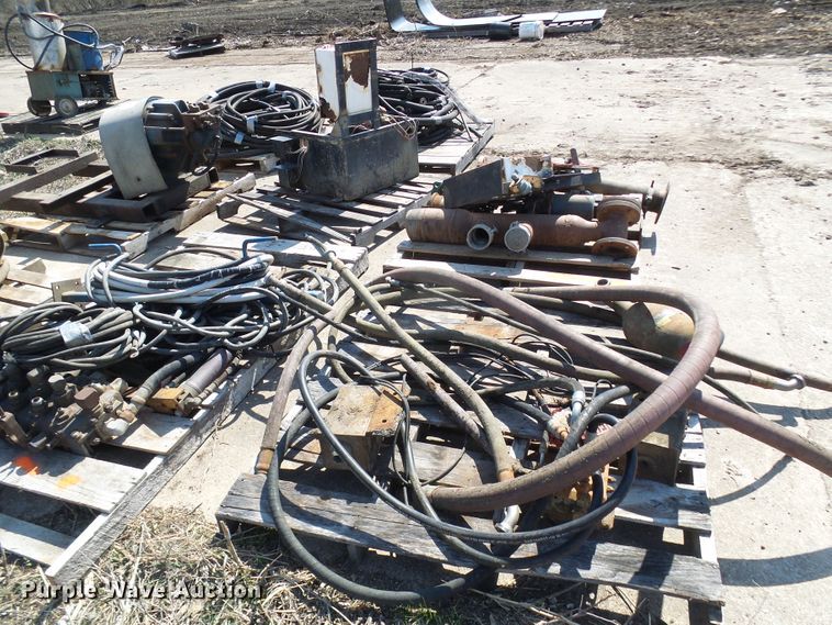 image for item DL0873 Assorted hydraulic hoses and pumps