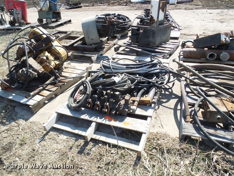 image for item DL0873 Assorted hydraulic hoses and pumps