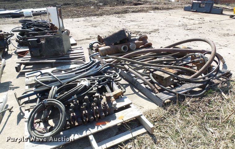 image for item DL0873 Assorted hydraulic hoses and pumps