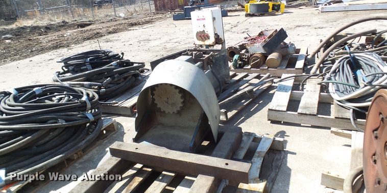 image for item DL0873 Assorted hydraulic hoses and pumps