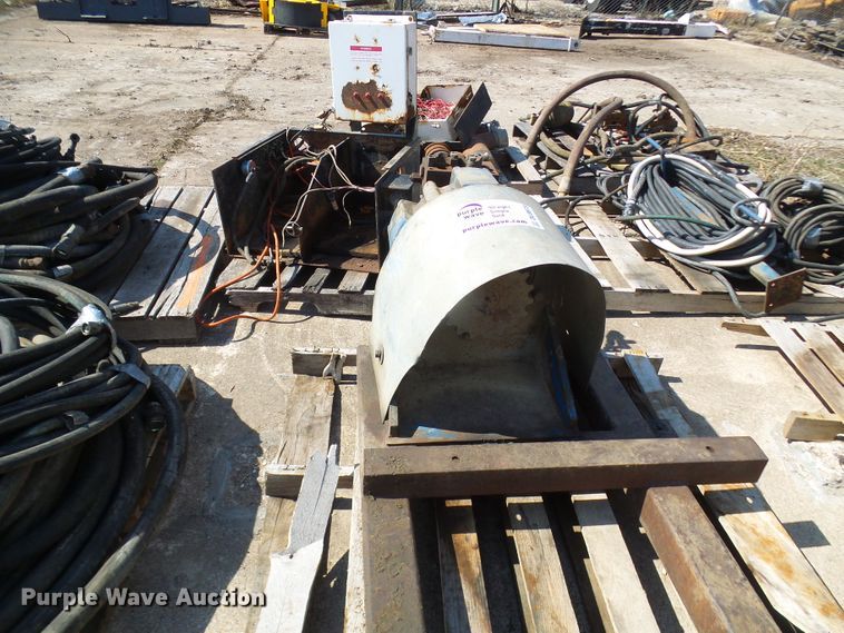 image for item DL0873 Assorted hydraulic hoses and pumps