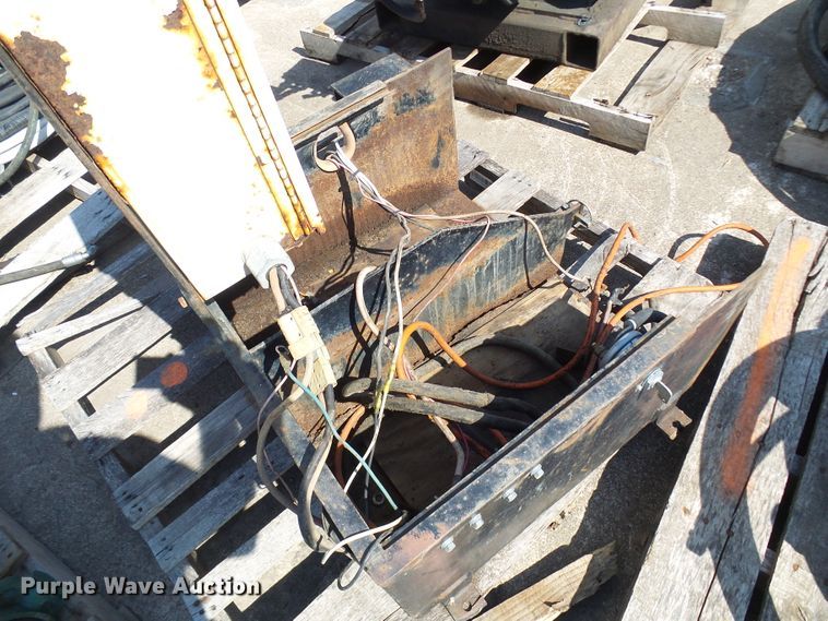 image for item DL0873 Assorted hydraulic hoses and pumps