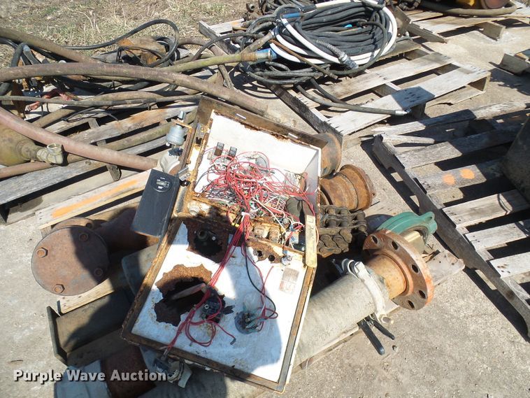 image for item DL0873 Assorted hydraulic hoses and pumps