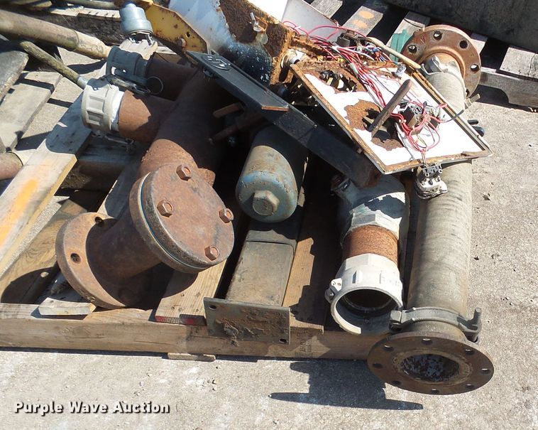 image for item DL0873 Assorted hydraulic hoses and pumps