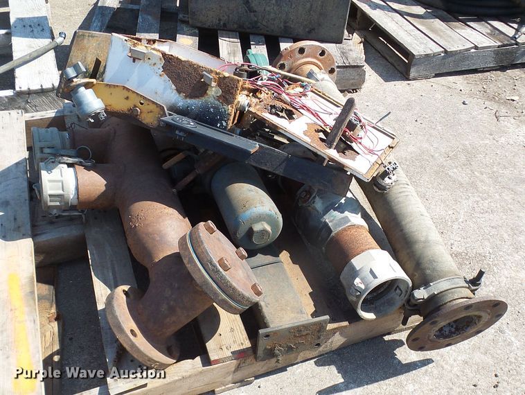 image for item DL0873 Assorted hydraulic hoses and pumps