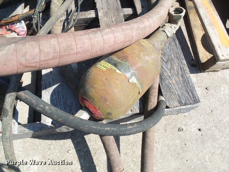 image for item DL0873 Assorted hydraulic hoses and pumps