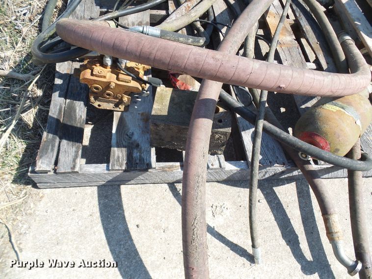 image for item DL0873 Assorted hydraulic hoses and pumps