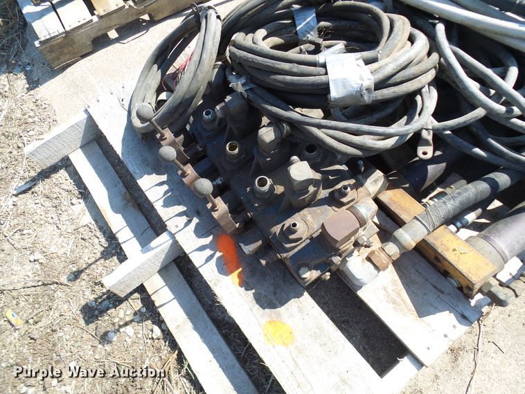 image for item DL0873 Assorted hydraulic hoses and pumps