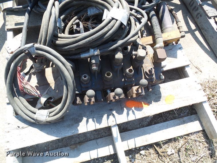 image for item DL0873 Assorted hydraulic hoses and pumps