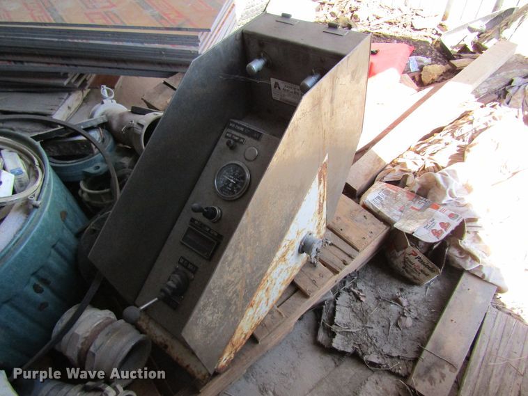 image for item DL0873 Assorted hydraulic hoses and pumps