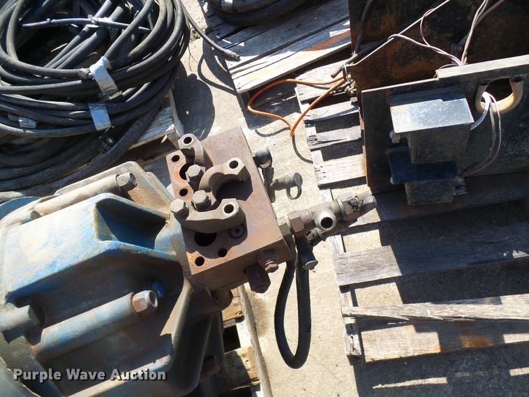 image for item DL0873 Assorted hydraulic hoses and pumps