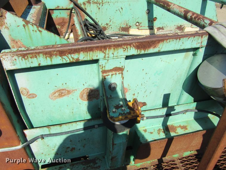 image for item DL0880 American MP300 mud pump