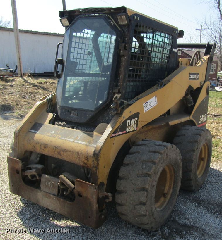 image for item DL0884 2004 Caterpillar 242B  skid steer loader