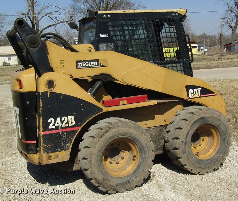 image for item DL0884 2004 Caterpillar 242B  skid steer loader