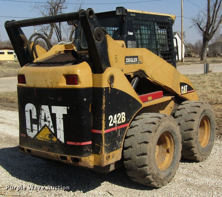 image for item DL0884 2004 Caterpillar 242B  skid steer loader