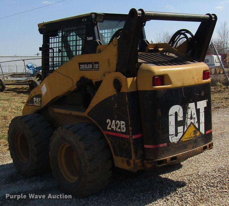 image for item DL0884 2004 Caterpillar 242B  skid steer loader