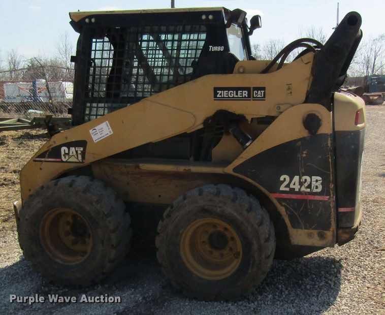 image for item DL0884 2004 Caterpillar 242B  skid steer loader