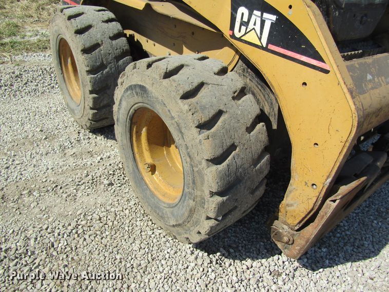 image for item DL0884 2004 Caterpillar 242B  skid steer loader