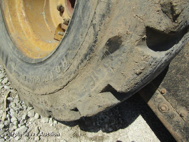 image for item DL0884 2004 Caterpillar 242B  skid steer loader