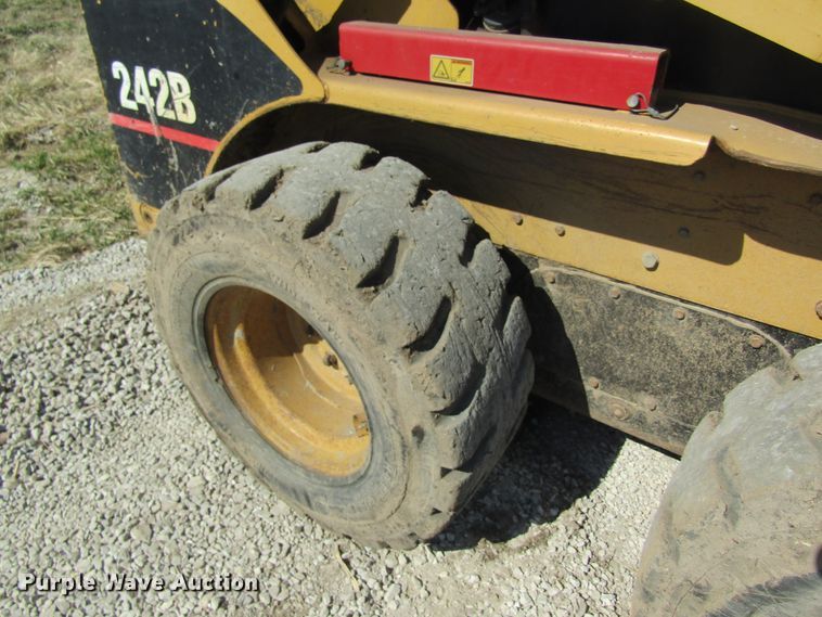 image for item DL0884 2004 Caterpillar 242B  skid steer loader