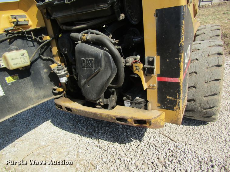 image for item DL0884 2004 Caterpillar 242B  skid steer loader