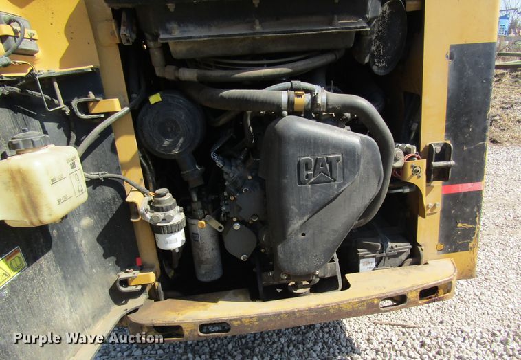 image for item DL0884 2004 Caterpillar 242B  skid steer loader