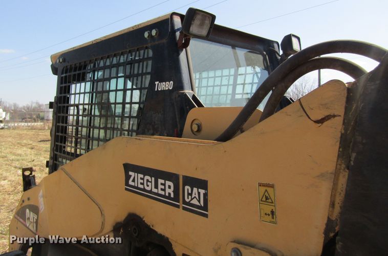 image for item DL0884 2004 Caterpillar 242B  skid steer loader