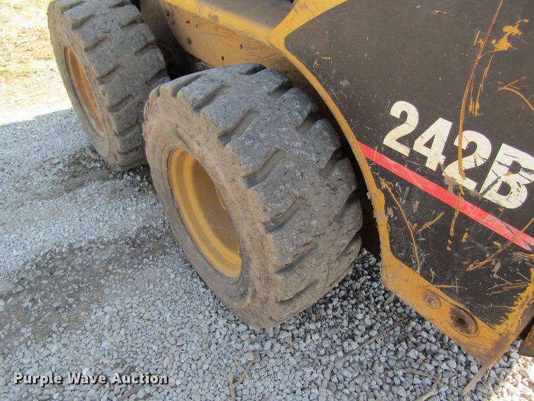 image for item DL0884 2004 Caterpillar 242B  skid steer loader