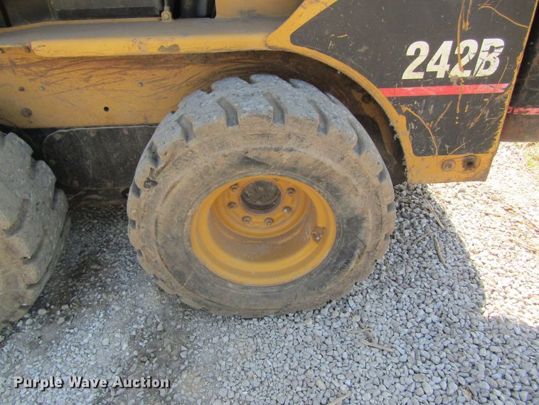 image for item DL0884 2004 Caterpillar 242B  skid steer loader