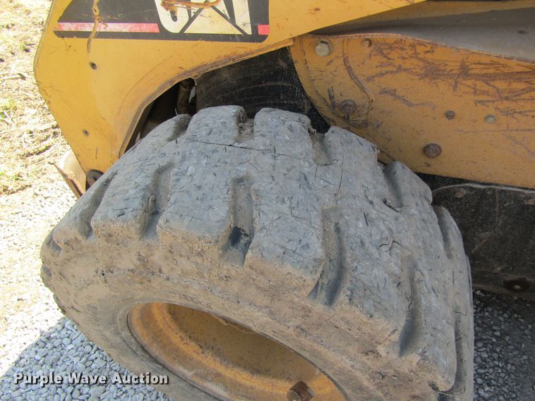image for item DL0884 2004 Caterpillar 242B  skid steer loader