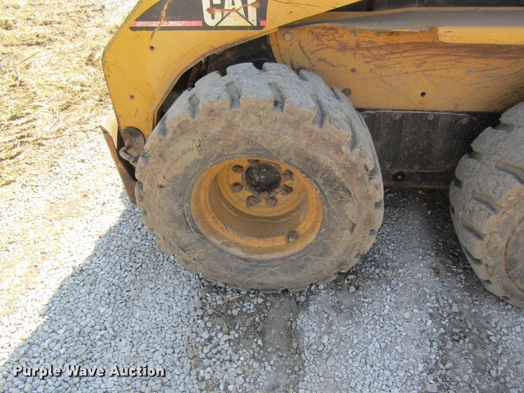 image for item DL0884 2004 Caterpillar 242B  skid steer loader