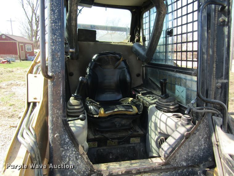image for item DL0884 2004 Caterpillar 242B  skid steer loader
