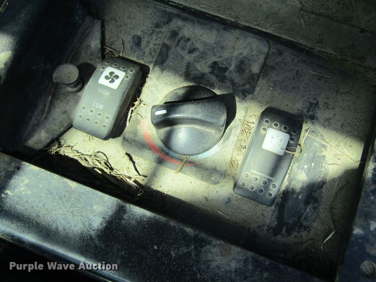 image for item DL0884 2004 Caterpillar 242B  skid steer loader