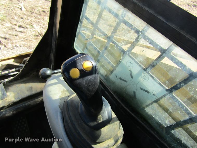 image for item DL0884 2004 Caterpillar 242B  skid steer loader