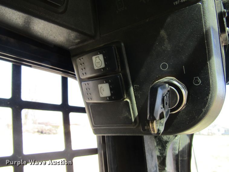 image for item DL0884 2004 Caterpillar 242B  skid steer loader