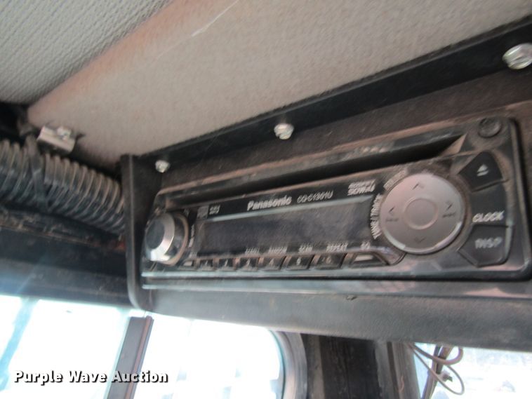 image for item DL0884 2004 Caterpillar 242B  skid steer loader